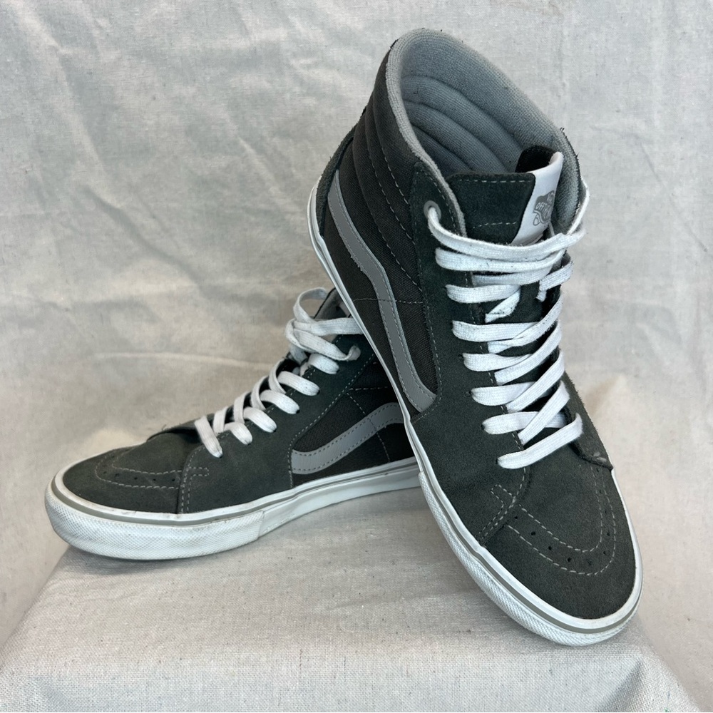 Vans Men's Sk8-Hi Charcoal Gray Suede and White, Pro Insole